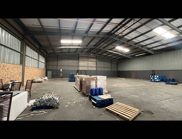 1,008M² WAREHOUSE TO LET IN ISANDO